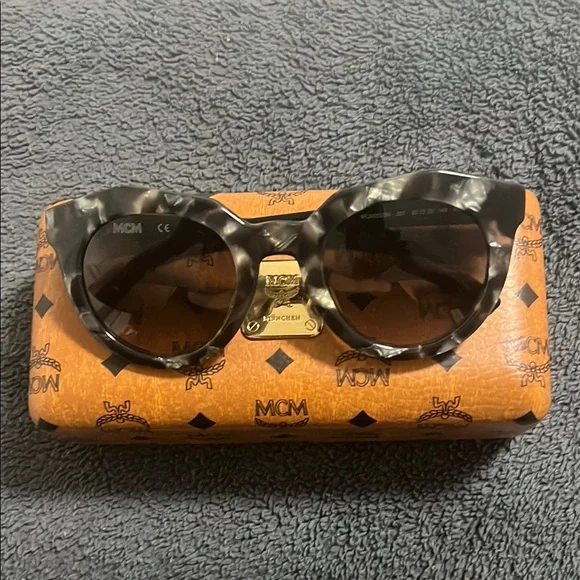 MCM | Accessories | Mcm Womens Tortoiseshell Sunglasses  display picture 3